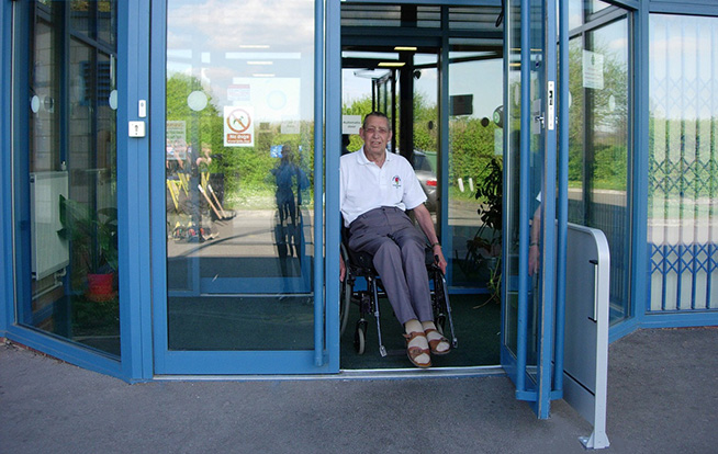 Bristol-Bowls---Auto-Door