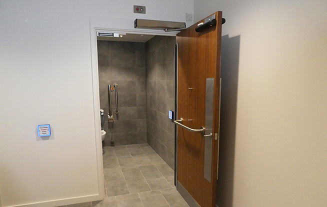 Toilet-Auto-Door---External-View---Unlocked